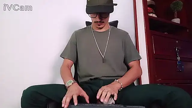 HomeAloneK's cam snapshot