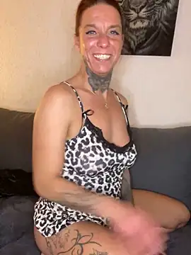 SexyInkedMiilfxx's cam snapshot