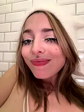 LoraaDoll live sex cam