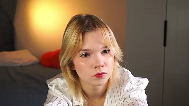 PhillisEsplin's cam snapshot