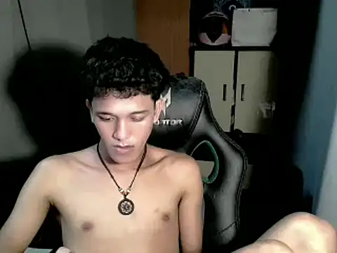 hugekenbigcock live sex cam