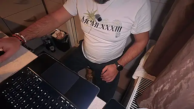 TARKAN1's cam snapshot