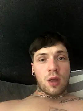 Skuty24 live sex cam