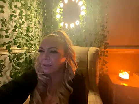 BonnyDesire's cam snapshot