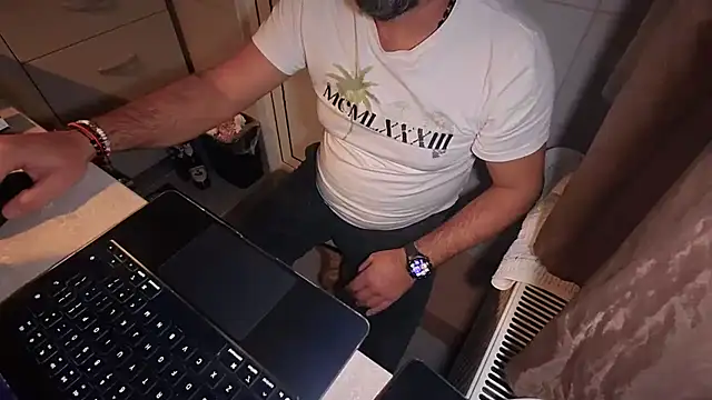 TARKAN1's cam snapshot