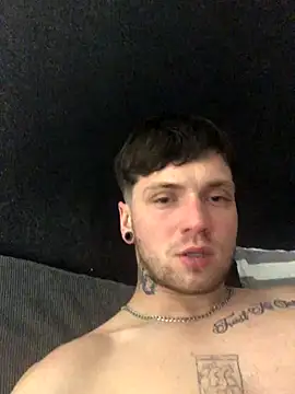 Skuty24 live sex cam