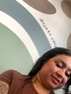 Pretty_Isadora live sex cam