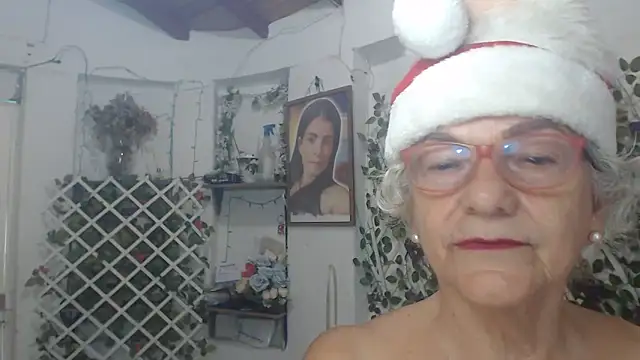 FunnyGrandma live sex cam