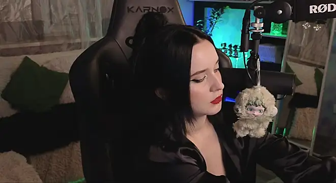 KiraLiLime live sex cam