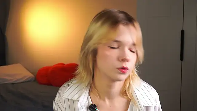 PhillisEsplin's cam snapshot