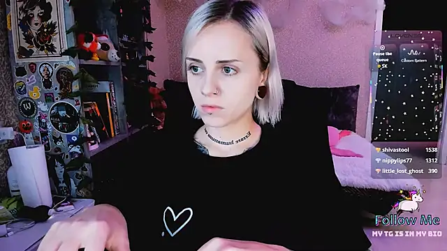 NaniMoore live sex cam