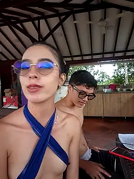 SAMANTHA_AND_PETER's cam snapshot