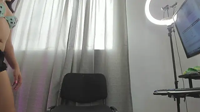 twerkgirl-coral's cam snapshot