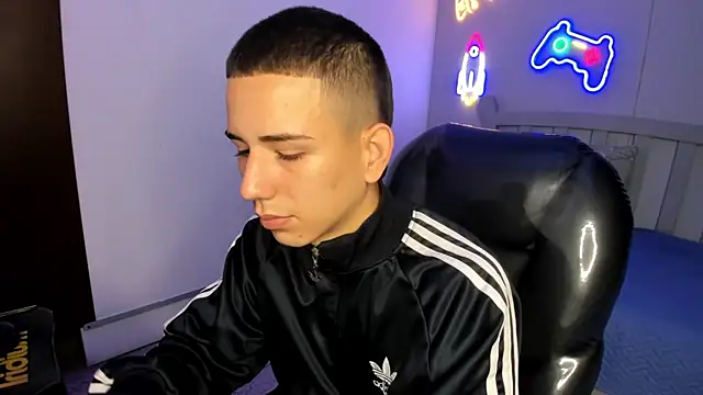 JackSwan18 live sex cam