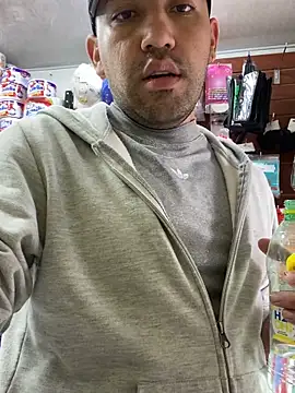 JuanZapata33 live sex cam