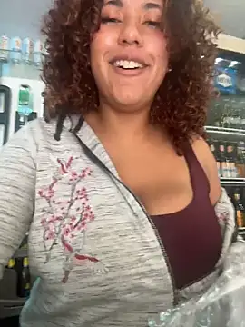 lauraltt live sex cam