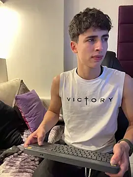 AdrianRinaldi live sex cam