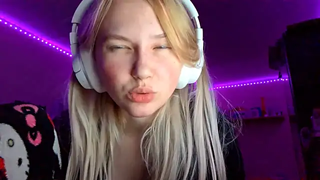 KarinRobertson live sex cam