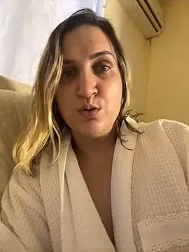 Bia_sexynovaes live sex cam