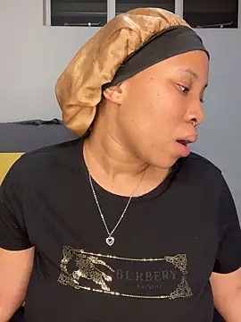 DrippinCaramelCutie live sex cam