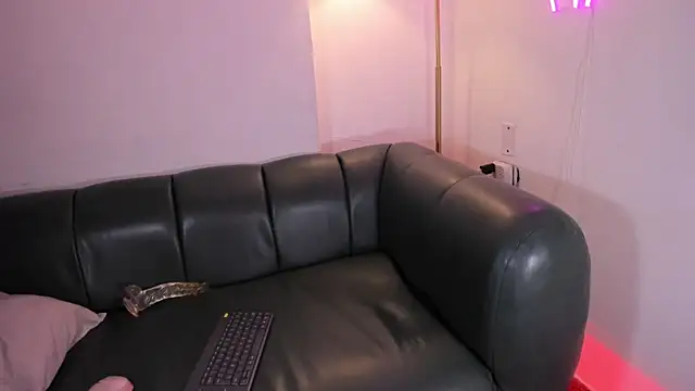 Peter_chase live sex cam