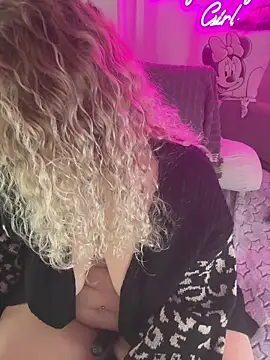 CurvyAnonymousGirl89 live sex cam