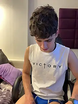 AdrianRinaldi live sex cam