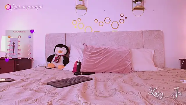 Lucyanajoi live sex cam