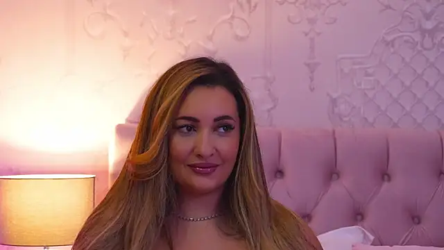 YaaraCollins live sex cam