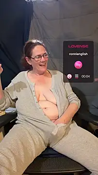 mrsnaughtypineapple's cam snapshot