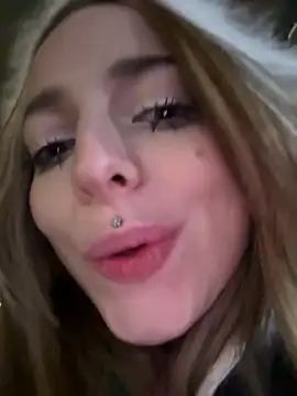 LoraaDoll live sex cam