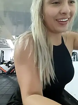 Belinda-Naughty live sex cam