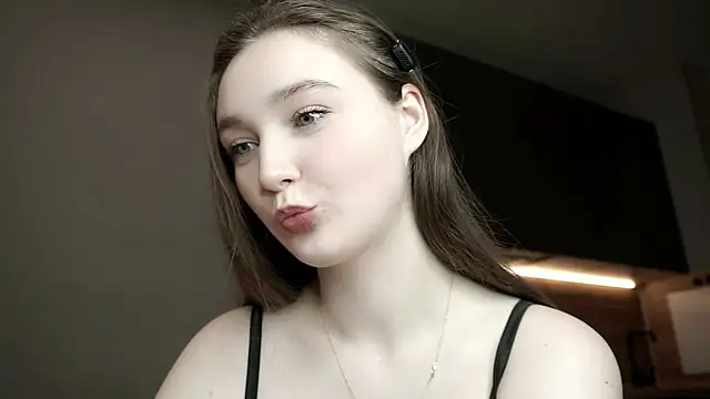 Eliravelvet's cam snapshot