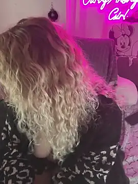 CurvyAnonymousGirl89's cam snapshot