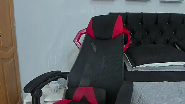 tyler_hank01's cam snapshot