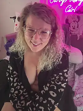 CurvyAnonymousGirl89's cam snapshot