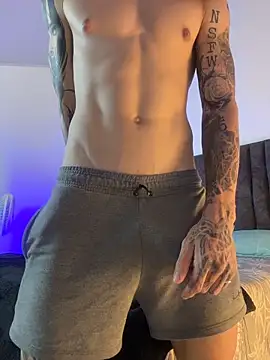 tommylongxx live sex cam