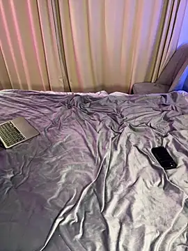 TwinksNextDoor's cam snapshot