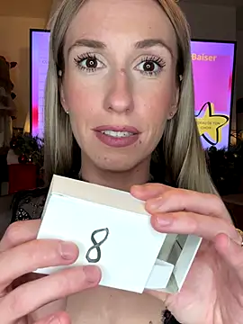 lola_tentatiion's cam snapshot