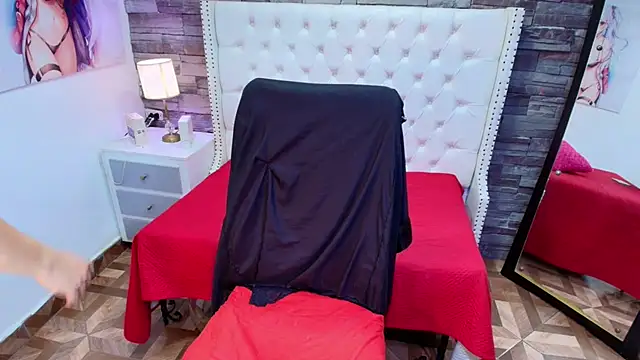 TRINY_TS live sex cam