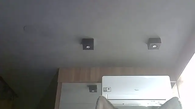 SkinnyKitten live sex cam