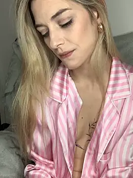 Bellalolahot's cam snapshot