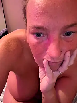 JustYourNormalCouple's cam snapshot