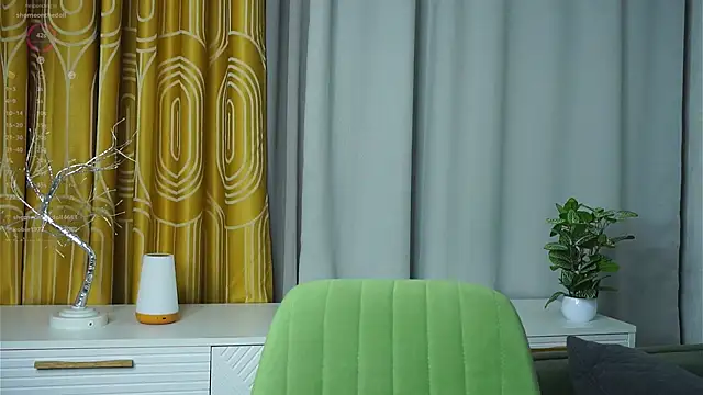 YvonneBou's cam snapshot