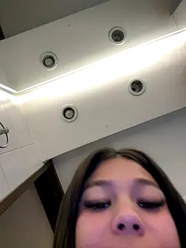 Alyshanon18's cam snapshot