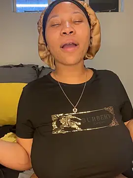 DrippinCaramelCutie live sex cam