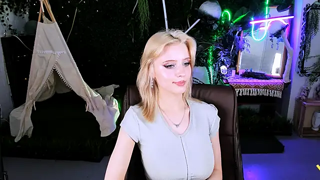 LeonaStane's cam snapshot