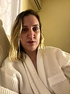 Bia_sexynovaes live sex cam