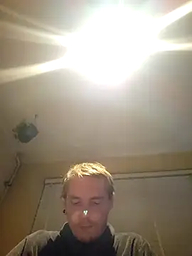 piercingpik's web cam