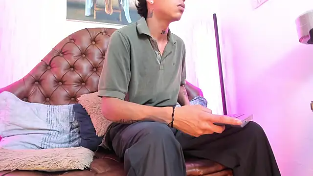 noah_blake0's cam snapshot